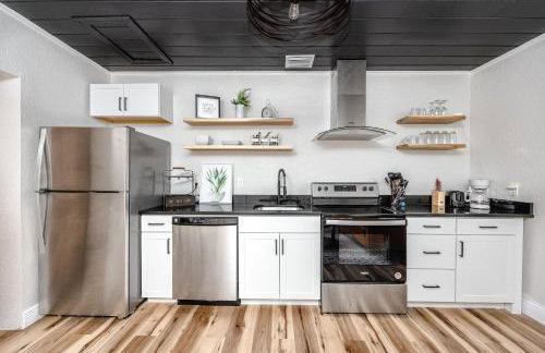 MODERN - Mins to Beach - Walk to Downtown - Free parking - Foto 2