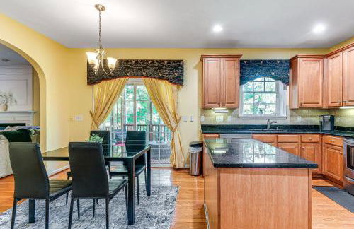 Fire Pit and Pool Access Quiet Holly Springs Home - Foto 5