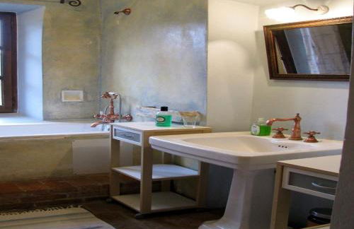 Apartment with large covered terrace, in small residence with swimming pool - Foto 41