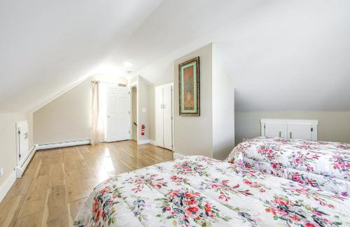 half Mi to Dtwn and Harbor Park Home with Large Yard! - Foto 22