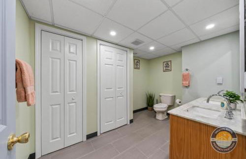 New Lake Como Retreat with Bar and Pool Table - Foto 14