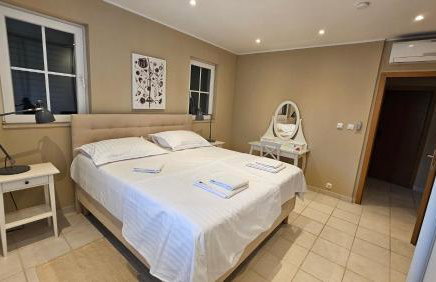 Red House Apartment With Swimming Pool - Photo 8