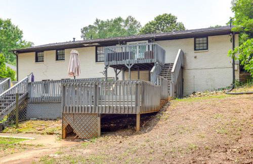 Deck and Game Room Family Home in Stockbridge! - Foto 38