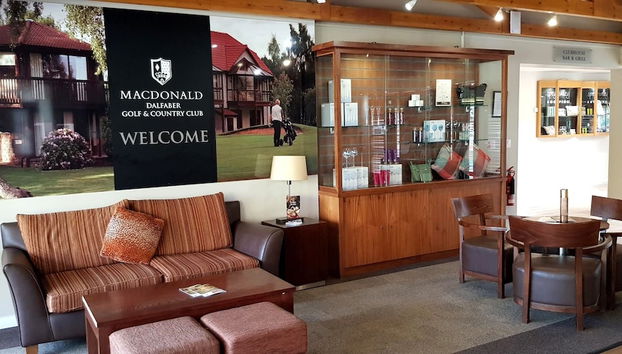 Coin salon dans le hall