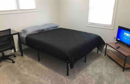 Private 2-bedroom house, free parking, 15-min walk to direct NYC Manhattan train, MetLife Stadium FIFA World Cup 30 minutes away - Foto 1