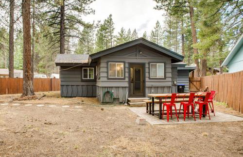 Work & Play! Lake Tahoe Cabin 5 Mi to Heavenly Mtn - Foto 1
