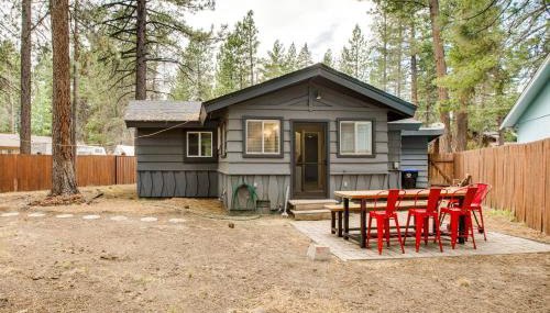 Work & Play! Lake Tahoe Cabin 5 Mi to Heavenly Mtn - Foto 1