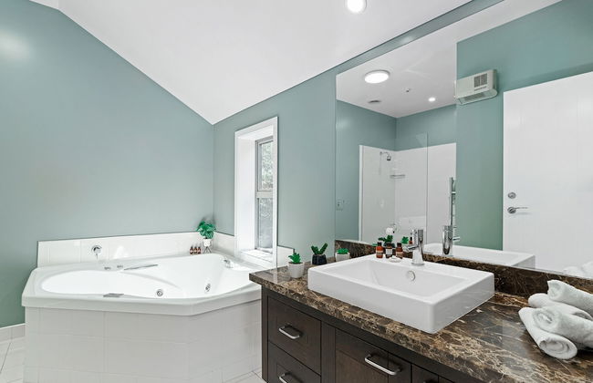 LAKE FRONT 3-BEDROOM APARTMENT WITH LAKE ACCESS - Foto 20