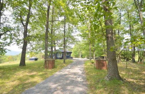Black Bear Cabin - Fire Pit, Grill, View, Pet Friendly, Fireplace, King Bed, Wifi, Game Room - Foto 2