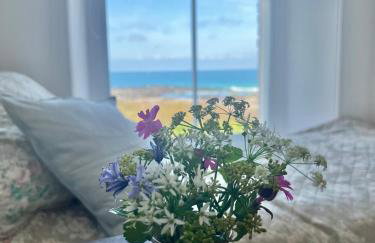 The Moorings - Just a few metres from the sea! - Photo 10