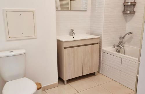 T2 Paris Disneyland Jardin Parking - Foto 19