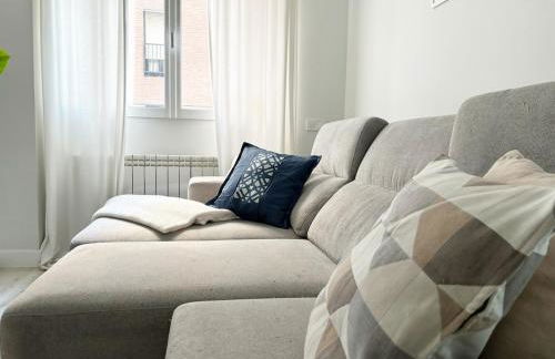 Rastro, Plaza Mayor and Madrid Río - Photo 26