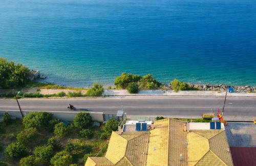 Derveni Seaside Apartments - Deluxe Sea View Penthouse Jacuzzi-BBQ & Groundfloor Garden View Apartment - Foto 24