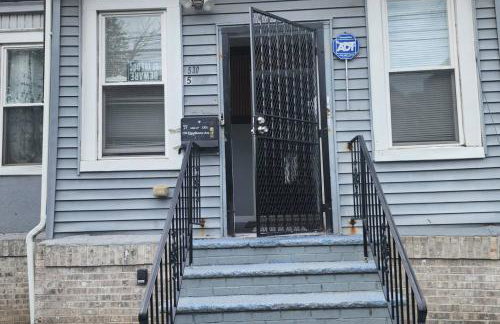 Massive 5 bedroom Close to NYC - Photo 18