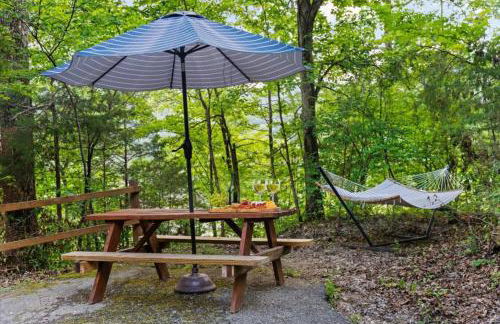 Hot Tub & WiFi - Romantic Hideaway - Foto 40