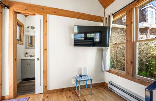 Historic Home and Cottage with Seaport View - Foto 39