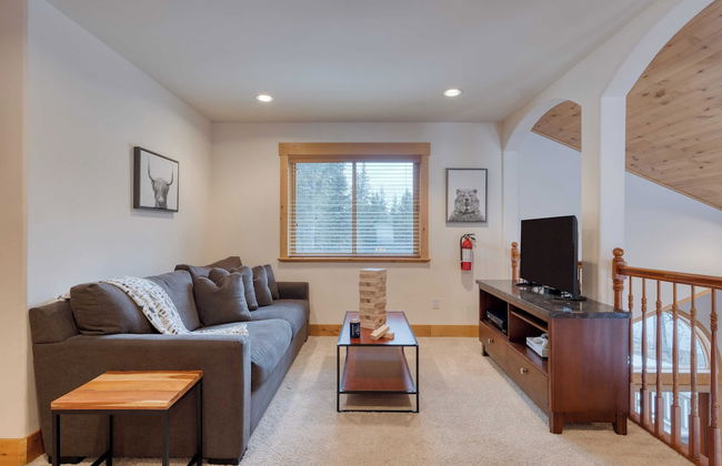 5 Mins to Ski Resort Ping Pong, Pool Table, Deck Donner Ridge by Avantstay - Foto 21