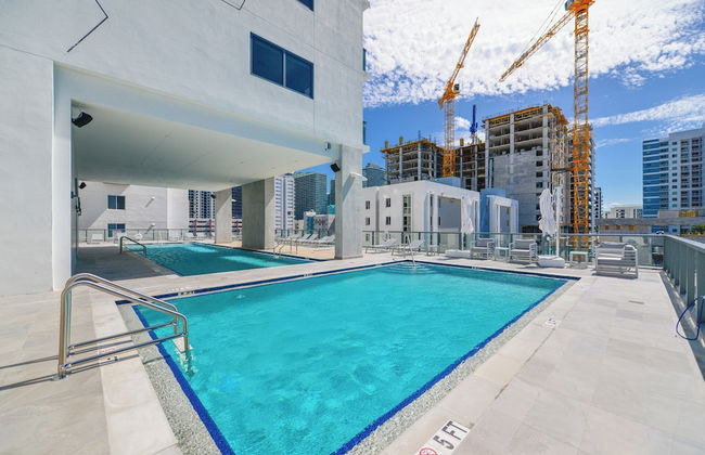 Luxury 3BR with Private Rooftop - Photo 24