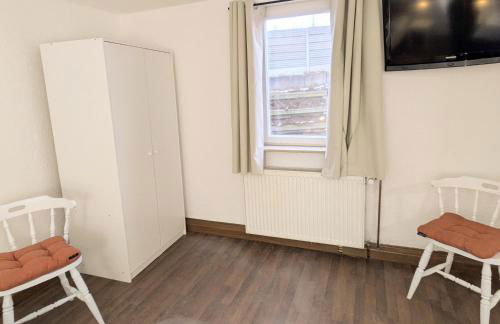 Monteurwohnung Ferienwohnung Kassel 1-4 Betten Zentral & Ruhig 3 Min zur Tram und Zug - Foto 8