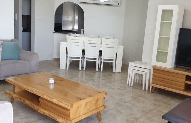 Roomy Apt. w Seaview Fireplace & Netflix - Foto 8