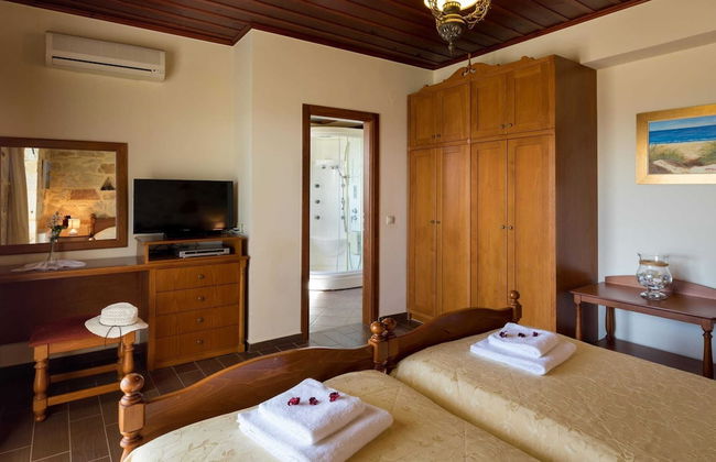 Villa in Tavronitis With Pool & Stunning Views - Photo 6