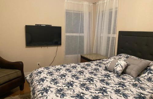 Huge Cozy Home with Many Bedrooms in Ivywild - Foto 36