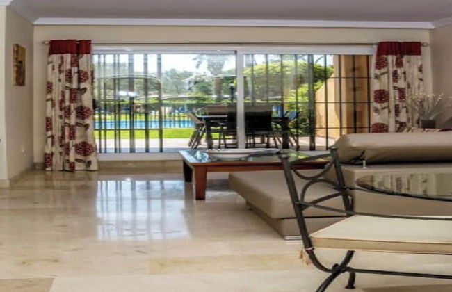 2 Bed Apartment Sleeps 4 - Pool Access - Garden - Foto 5