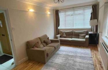 Charming House with Garden - Sleeps 6 & Parking - Foto 17