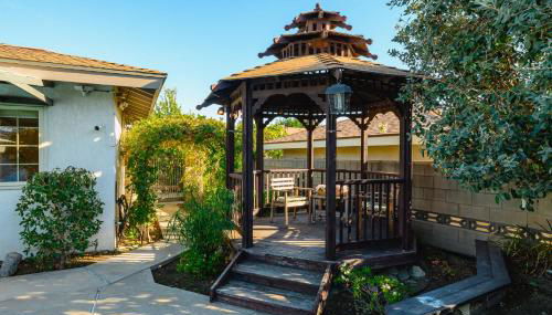 Luxury Estate with Sparkling Pool & Elegant Amenities - Foto 4