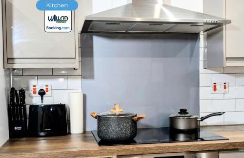 Spacious 5BR Family Home By WillCo Property Short Lets & Serviced Accommodation Derby With Games & Perfect For Contractors - Foto 31