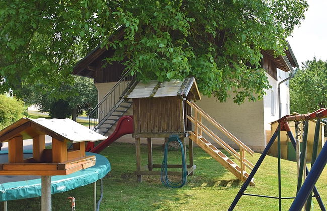 Family-friendly Tretting Home - Photo 17