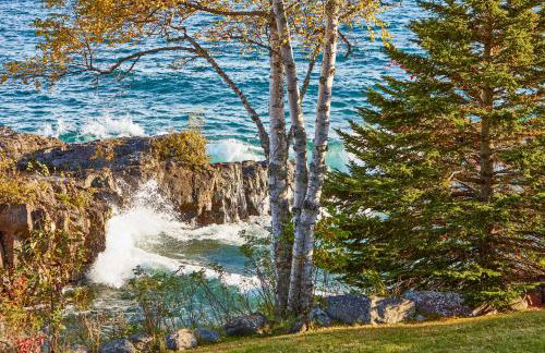 Cozy Schroeder Studio with Deck on Lake Superior - Foto 22