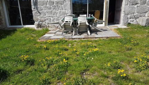 Gîte au calme pleine nature près d'un ruisseau - Foto 1, Garden, Garden view