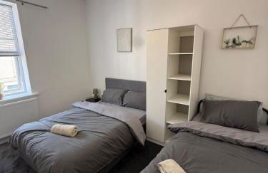 ResiLets Barnard St NEW Large 4 Bed House, Contractor Stays, Central - Foto 8