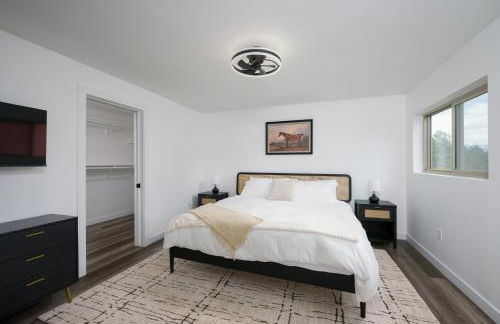 Hot Tub + Views | Cozy Retreat - Foto 35