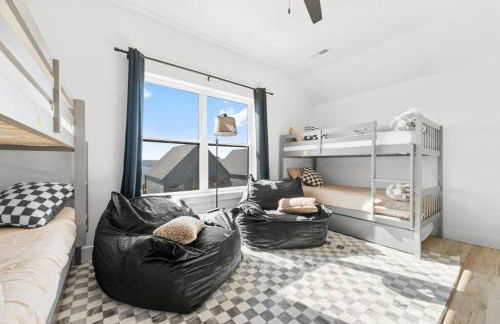 The Luxx - ALL NEW / 4 BD / Poolside / Hot Tub / Lake View - Foto 5