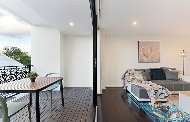 Aircabin Annandale Comfy 3 Bed Townhouse - Photo 6