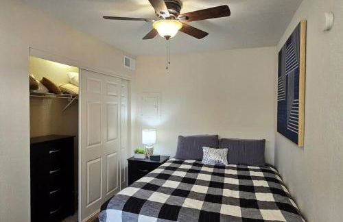 Cozy Updated Cove of Heaven, 5mins to Lake Hefner! - Photo 17