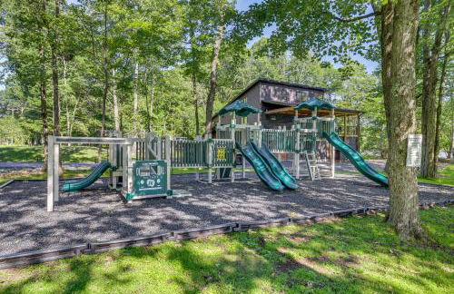 11 Mi to Slopes! Poconos Lake House with Beach - Foto 45