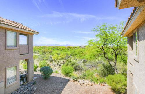 Mountain-view condo with incredible sunset views, pool, hot tub & grill - Foto 28