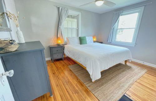 Seas the Day - 4 blocks to the beach, restaurant, and bar district - great deck and outdoor space!! - Foto 5