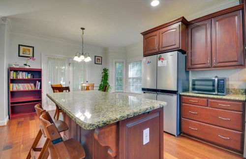 High Point Vacation Rental with Private Deck! - Photo 9