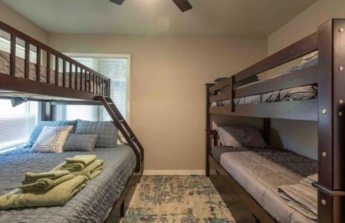 Massive 4 bedroom home Sleeps 19 - Foto 9