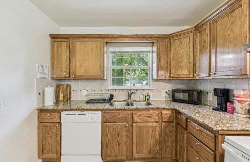 2BR Apt 10 min to OU Medical #TA - Photo 10