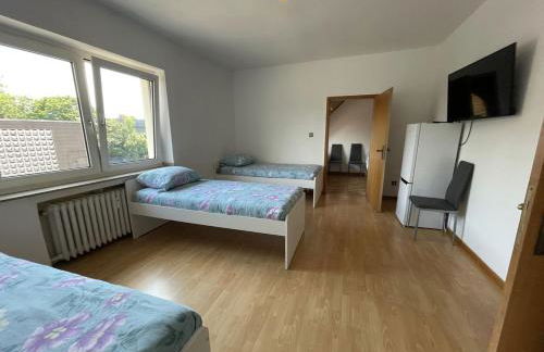 Fully equipped Apartment with Balcony in Duisburg - Photo 1