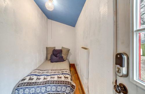 Historic Cabin with Yard 1 Mi to Lake Spavinaw! - Foto 14