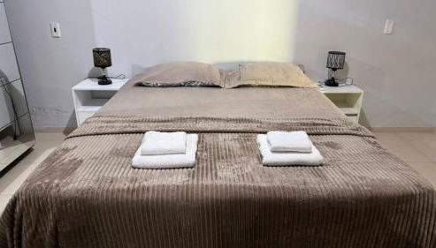 Minha mini casa aconchegante de 2 quartos e 2 camas de casal com Ar condicionado nos dois quartos - Foto 3