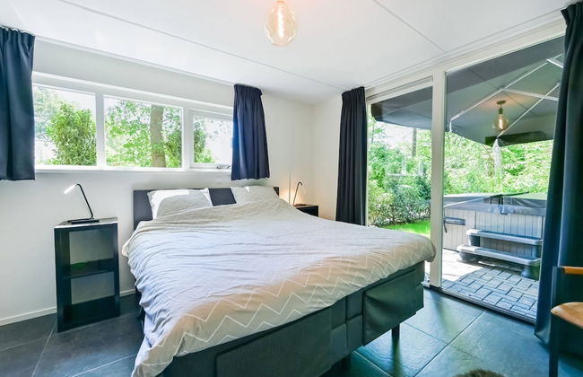 House in Reutum With Jacuzzi & Forest View - Photo 6