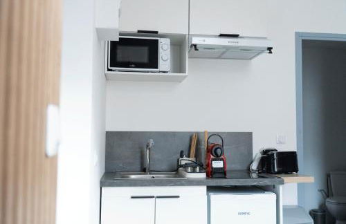 CitizenHouse Anzin - 4 Studios - 15 à 36m2 - Jardin - Terrasse - Accès autonome - WiFi - Netflix - Foto 18