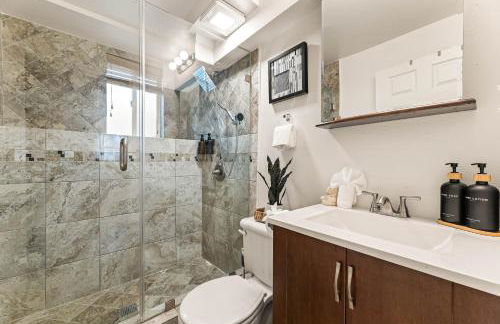 Echo Park Spacious Two-Bedroom Apartment with Private Yard and Parking - Foto 14